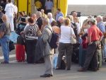 les passagers restent sur le quai