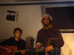 Georges-Alain Jones avec son guitariste Marc Ponroy