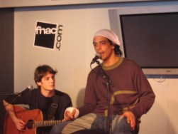 Georges-Alain Jones avec son guitariste Marc Ponroy
