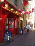 Rue animée du Vieux Nice