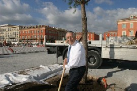 Jacques Peyrat as a builder mayor