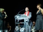 Benoit Guglielmi entouré de Marine Jacquemin(à gauche) et Marie Boselli, directrice de l'école Nouvelles