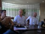 Julien Schramm explique la direction que prendra le RNCA devant Christian Baldacchino et Christophe Moni