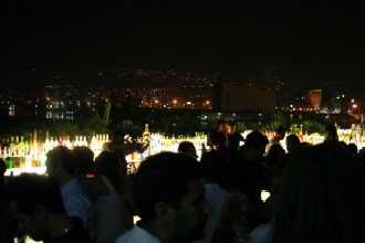 Le Sky Bar surplombe la capitale libanaise Le Sky Bar surplombe la capitale libanaise