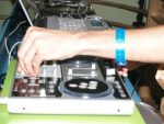 Main de DJ : raison de la colère