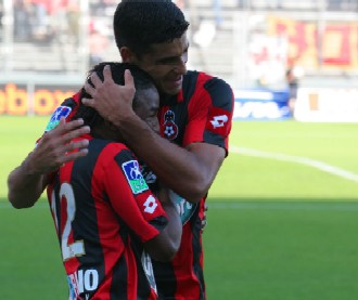 The joy of Koné and Ederson (photo: Alexandre www.ogcnice.com)