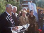 100_1284.jpgune.jpg