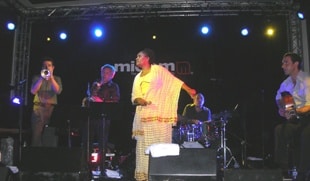 Eténèsh et le Tigre des Platanes au Midem Jazz (photo Philippe Dejardin) Eténèsh et le Tigre des Platanes au Midem Jazz (photo Philippe Dejardin)