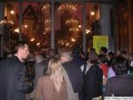 Le public bloqué devant la salle Albert 1er.