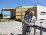 Michel Chevalet devant la "Maison des Gestes et du dévelopement durable" lors du Salon Ever de Monaco (Photo Philippe Dejardin)