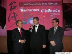 Ang Lee entouré par les officiels taiwanais
