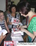 La séance de dédicaces de livres et DVD