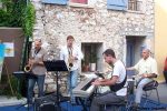 Un groupe de musiciens locaux de jazz pour animer...