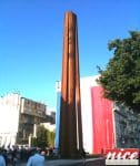 Sculpture de Bernar Venet : "l'obélisque niçoise" © Nice Premium
