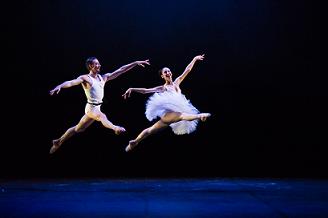 The soloist Jean-Sébastien Colau and Veronica Colombo
