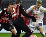 Nolan Roux face à Kévin Gomis ©OGC Nice Media