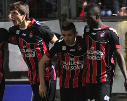 Mounier congratulated by his teammates ยฉ OGCNice Media Mounier congratulated by his teammates ยฉ OGCNice Media