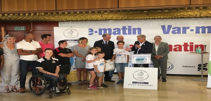 Remise officielle des cartes postales de soutien pour Paris 2024