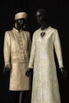 05_-_tailleurdesoircourtcollection_hte_couture_printempsete_1982_et_robedesoirlong_collection_haute_couture_automnehiver_1969_c_musee_yslparis___sophie_carre.jpg