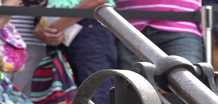 La demi-heure du coup canon de midi par les artistes de l’Opéra Nice Côte d’Azur