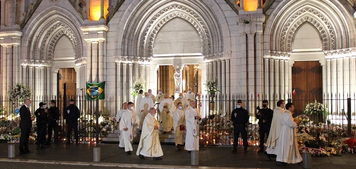 Une messe de suffrage pour les trois martyrs a été célébrée à la basilique Notre-Dame