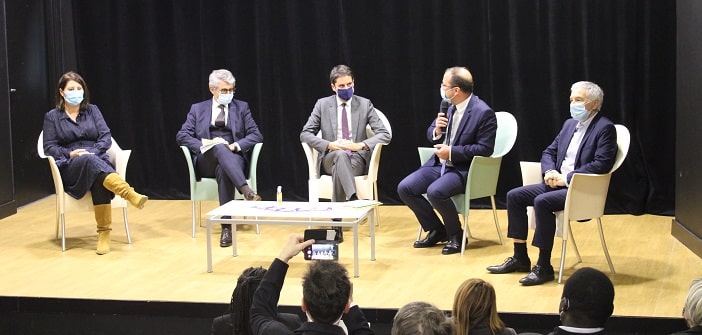 Gabriel Attal à la rencontre des associations pour évoquer les principes républicains à Nice