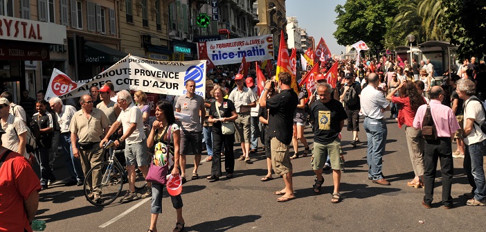 Même la pluie n’arrête pas la manifestation hebdomadaire place Masséna