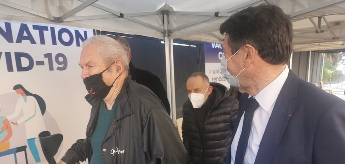 L’artiste « Ben » montre la voie au vaccin