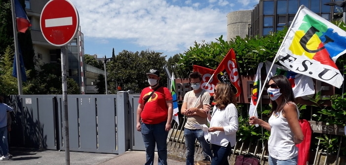 Une vingtaine de manifestants rassemblés devant le rectorat de Nice