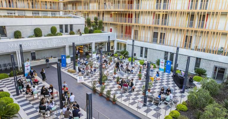 Une soirée Karaoké années 80 à la Maison de l’Etudiant
