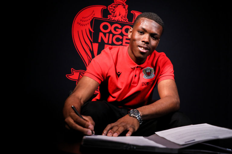 OGC Nice : un cadre de l’académie signe pro