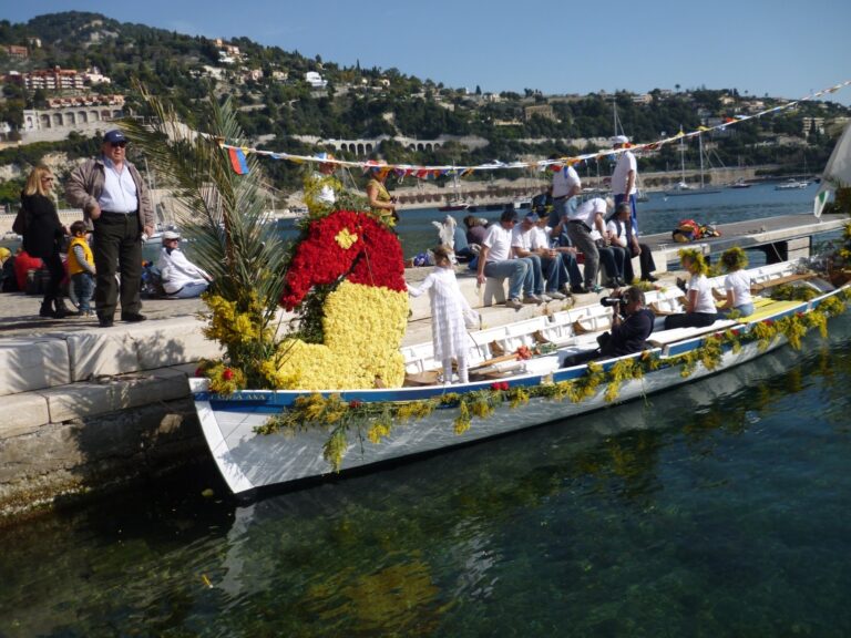 Villefranche-sur-Mer nous présente le Combat Naval Fleuri