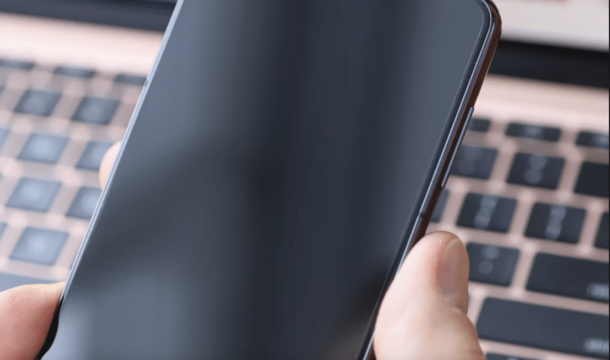 Comment réparer l’écran noir d’un téléphone Samsung avec ces 3 astuces