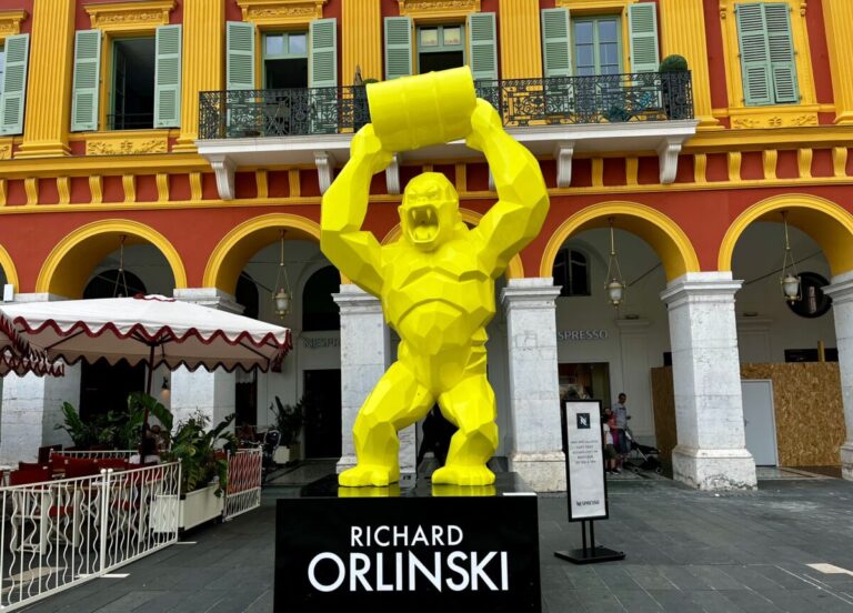 Nice. Pourquoi des statues d’animaux géants, trônent-elles en ville ?