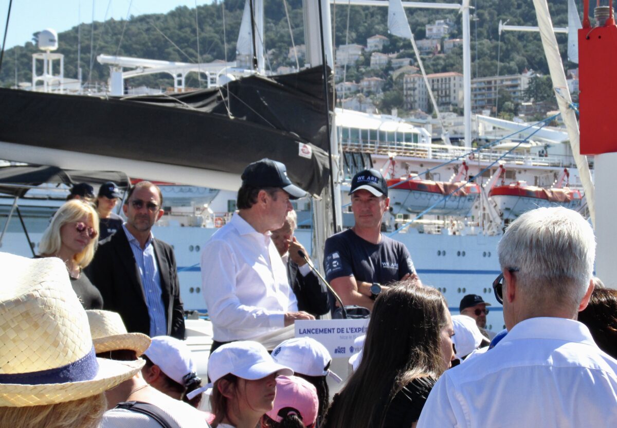 Christian Estrosi et Greg Lecoeur portant les casquettes de "We are Méditerranée"