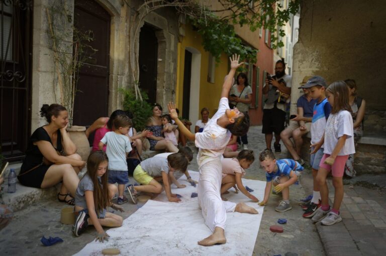 La Compagnie Be propose une déambulation artistique ce samedi 10 juin à Cagnes-sur-Mer