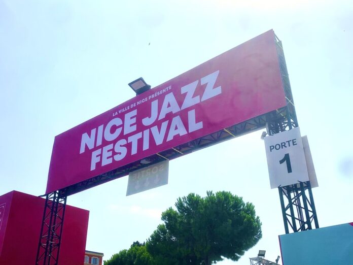 Porte du Nice Jazz Festival 2023 sur la place Massena, crédit photo : Delphine Rossignol