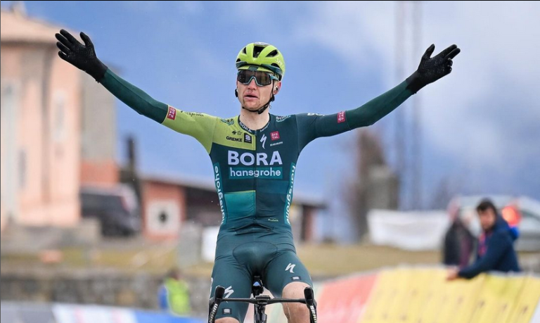 Paris-Nice : Aleksandr Vlasov profite du marquage des favoris pour s’imposer à la Madone d’Utelle