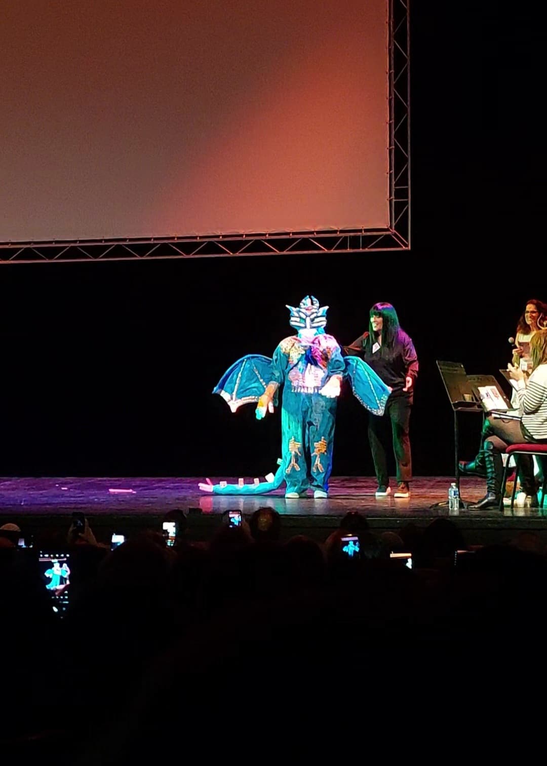 Un défilé solidaire associatif à l'Opéra de Nice