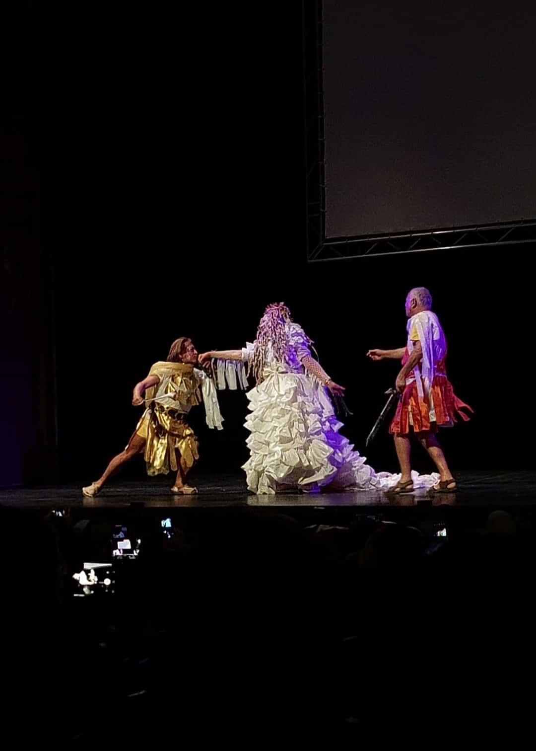 Un défilé solidaire associatif à l'Opéra de Nice