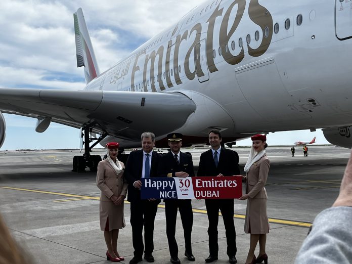 La compagnie aérienne Emirates et la ville de Nice fêtent leurs 30 ans de collaboration et d'amitié ce jeudi 4 mai.