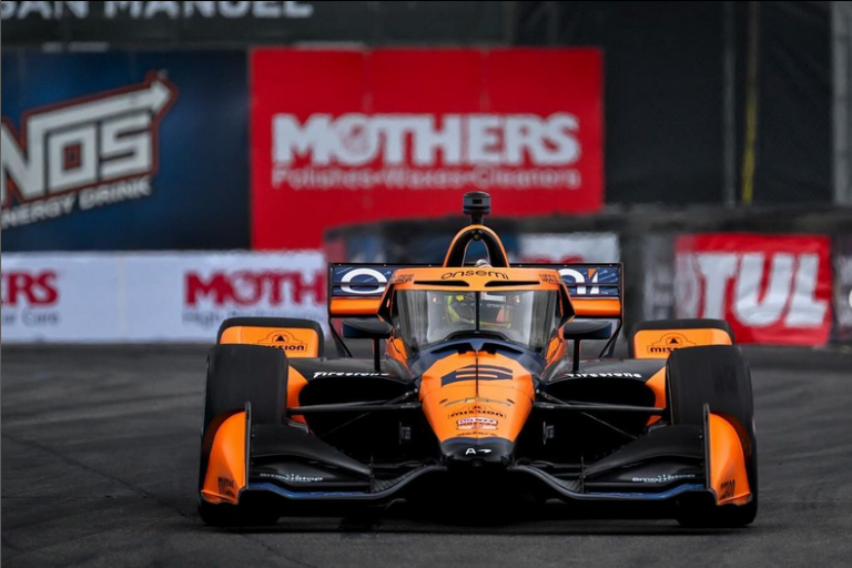 Indycar : Théo Pourchaire fait le show à Long Beach !