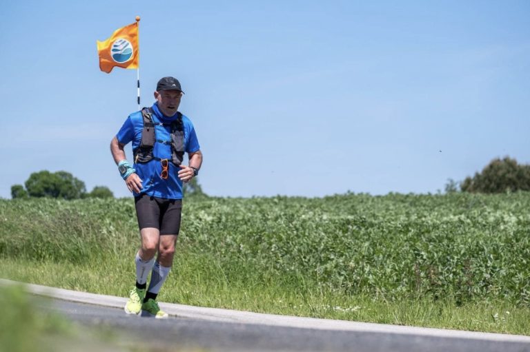 L'ultra marathonien Philippe Moreau, arrive sur Nice le 21 mai pour son défi de 42 marathon pour "Courir pour Team for the Planet".