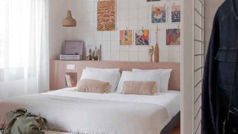 SLO hostels opens its new establishment in the heart of Nice. 1 SLO Hostels