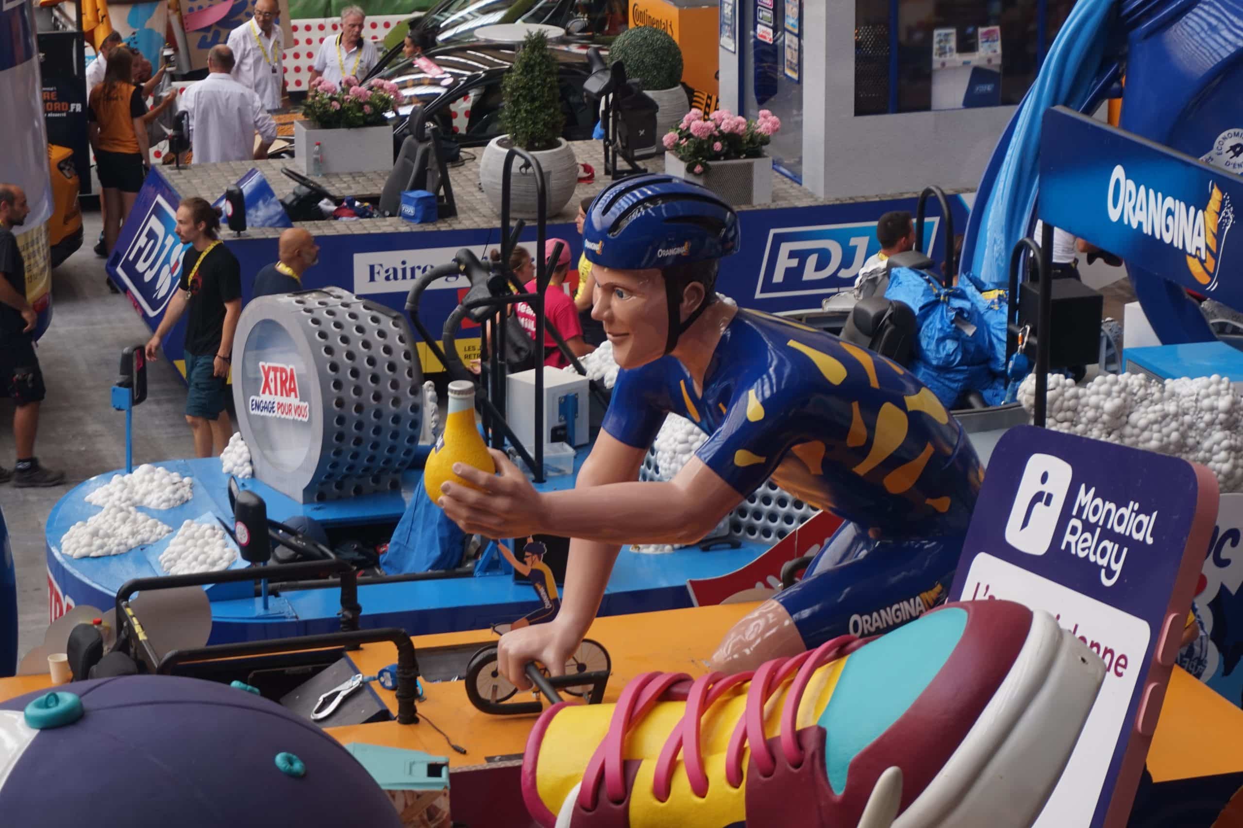 J’ai testé pour vous : une journée dans une caravane du Tour de France 