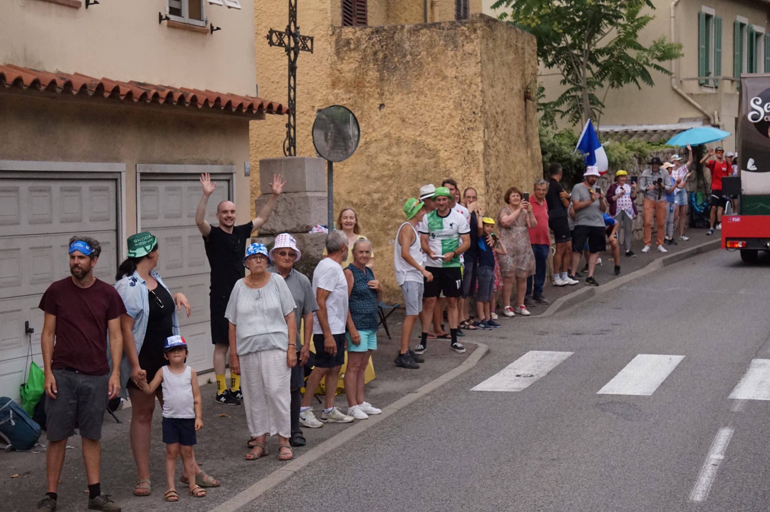 J’ai testé pour vous : une journée dans une caravane du Tour de France 