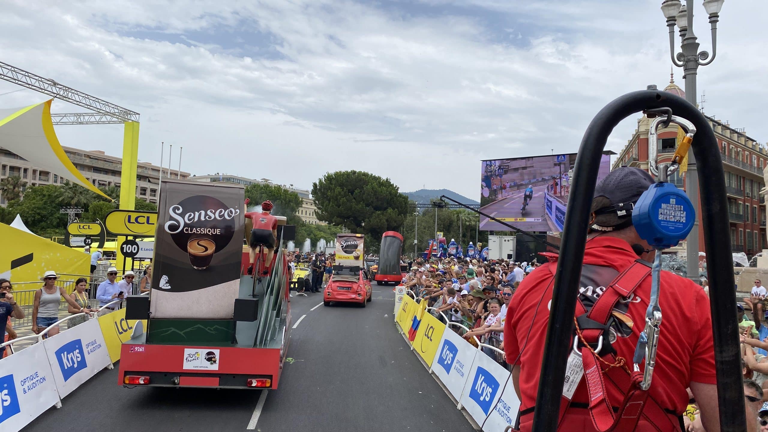 J’ai testé pour vous : une journée dans une caravane du Tour de France 