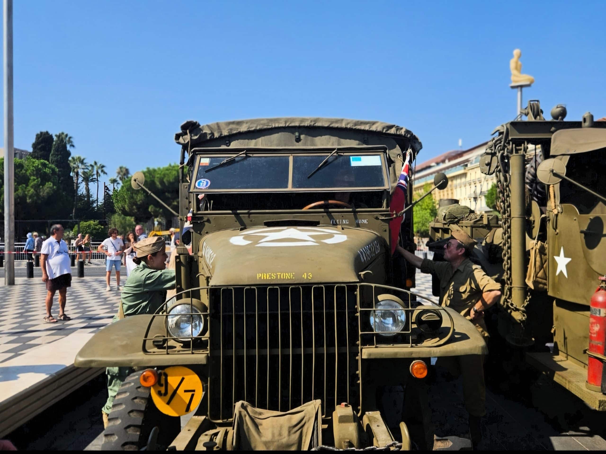 Défilé de voitures anciennes pour le 80ème anniversaire de la Libération 