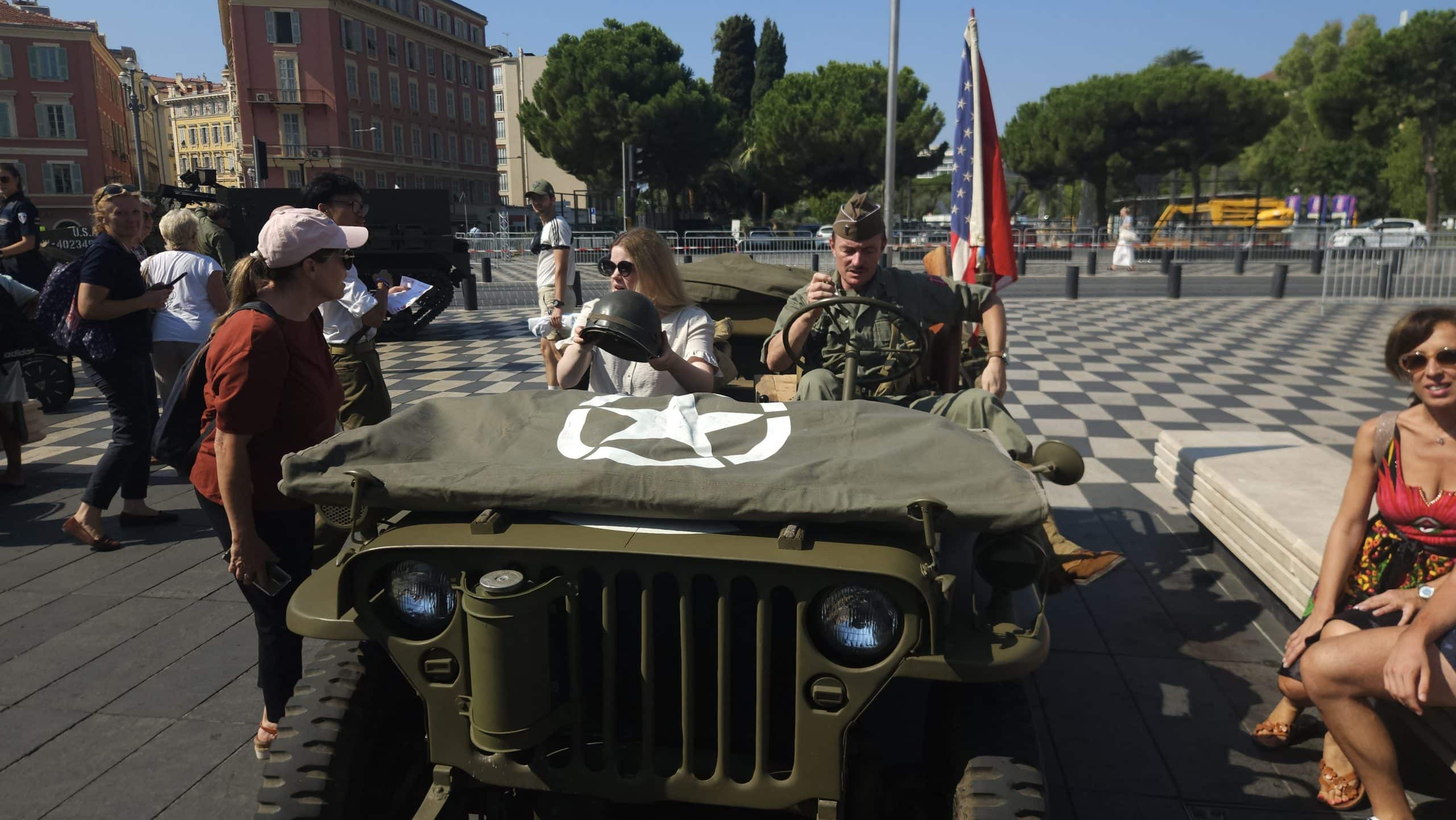 Défilé de voitures anciennes pour le 80ème anniversaire de la Libération 