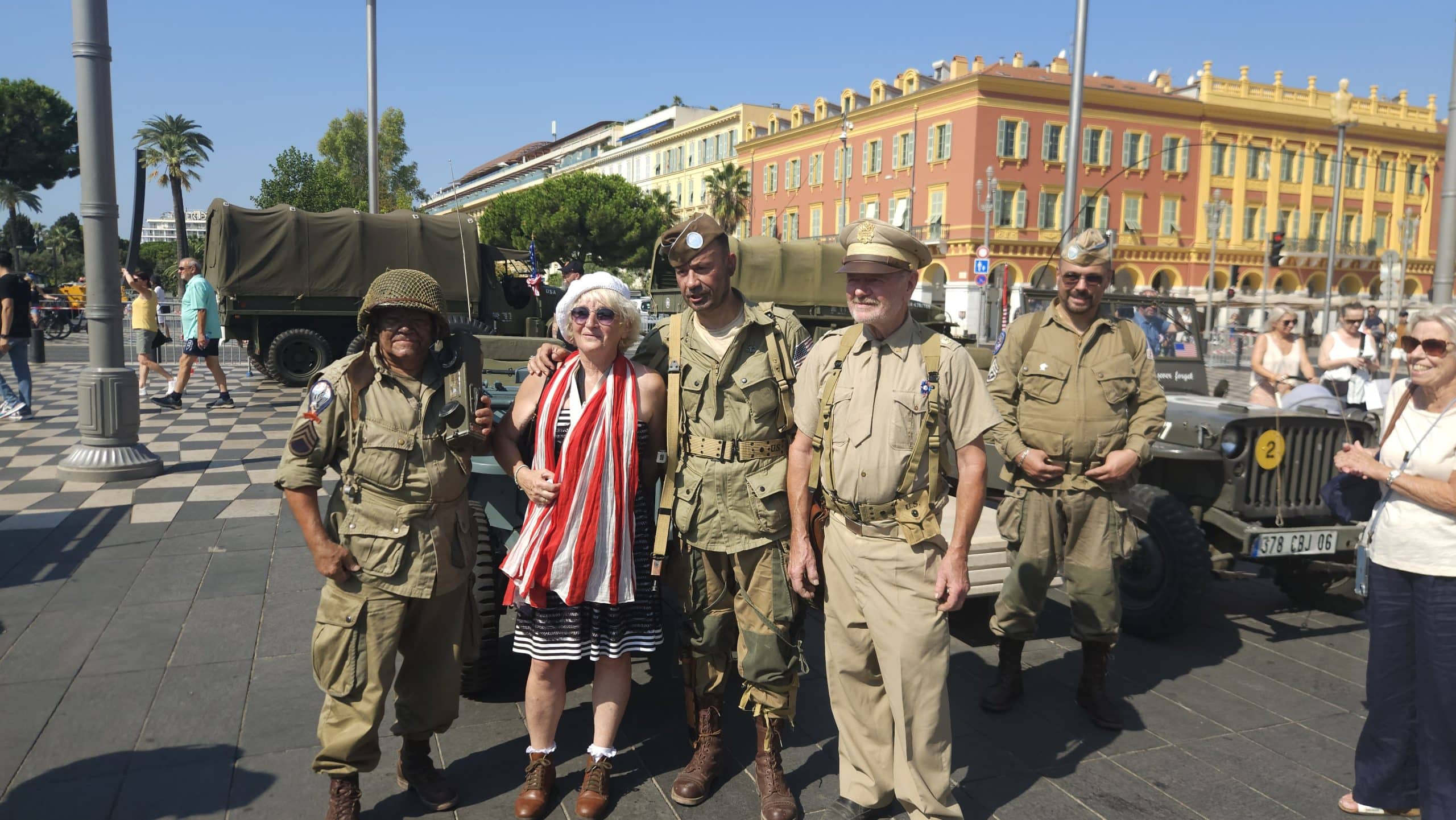 Défilé de voitures anciennes pour le 80ème anniversaire de la Libération 